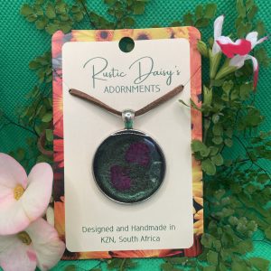 medium-large-round-silver-coloured-pendant-with-metallic-chameleon-dust-background-and-dark-red-flowers
