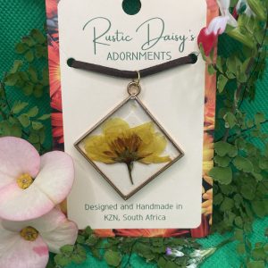transparent-medium-large-square-gold-coloured-pendant-with-yellow-poppy