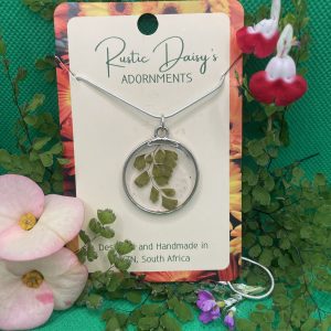 transparent-medium-round-silver-coloured-pendant-with-sprig-of-maiden-hair-fern